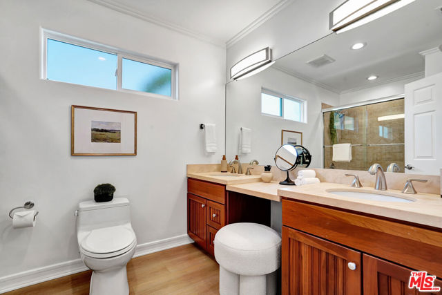 4476 Calhoun Avenue, Sherman Oaks CA: https://media.crmls.org/mediaz/3445a065-075a-487a-be38-3100eb5509ef.jpg