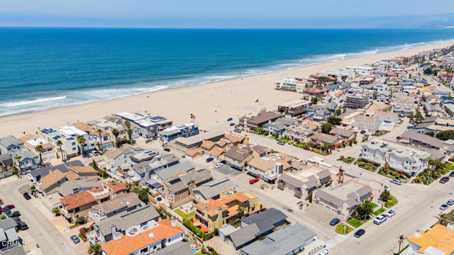 5114 Marlin Way, Oxnard CA: https://media.crmls.org/mediaz/34463646-8c11-4397-b526-967dc4057c74.jpg