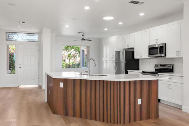 35677 Inverness Avenue, Palm Desert CA: https://media.crmls.org/mediaz/3446563d-d064-4544-88e0-fcd42e3ca559.jpg