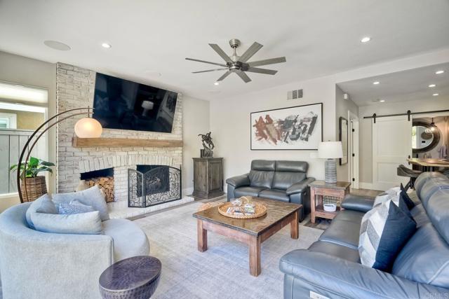 Detail Gallery Image 15 of 57 For 1109 Countrywood Ln, Vista,  CA 92081 - 4 Beds | 2/1 Baths
