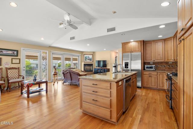 142 Poinsettia Gardens Drive, Ventura CA: https://media.crmls.org/mediaz/3446dc6c-0363-4707-9ba9-335cd278b14c.jpg