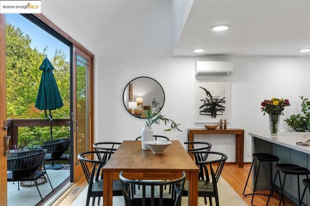 2112 Manzanita Dr, Oakland CA: https://media.crmls.org/mediaz/344700c6-99d6-4d08-a647-fce7f24081e6.jpg