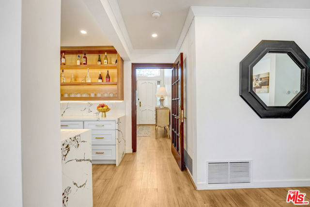 6409 Graves Avenue, Lake Balboa CA: https://media.crmls.org/mediaz/34470b6f-44bd-46cc-a884-96e44a5324d2.jpg