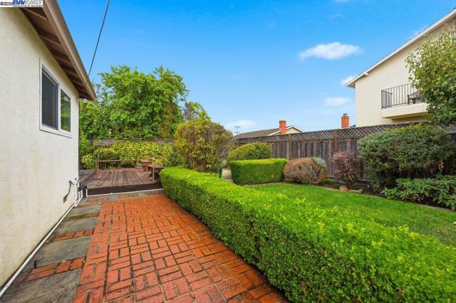 Image 27 of 30 For 15596 Tilden St