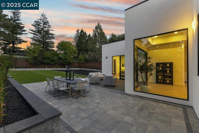 720 Laurel Dr, Walnut Creek CA: https://media.crmls.org/mediaz/3447c159-b7b1-4322-9d4b-06cba21f79d9.jpg