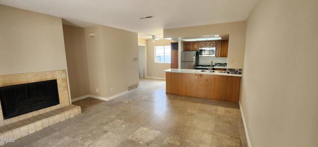 Detail Gallery Image 6 of 19 For 551 S E St, Oxnard,  CA 93030 - 2 Beds | 1/1 Baths