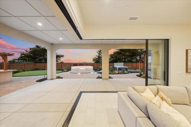 2999 Bluffs Drive, Marina CA: https://media.crmls.org/mediaz/3448b35c-c49a-4696-850a-11c8984516b6.jpg