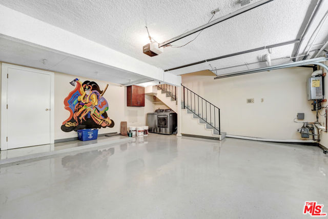 631 Strand Street, Santa Monica CA: https://media.crmls.org/mediaz/34498a0d-f19c-44d9-a80a-7184456cb04a.jpg