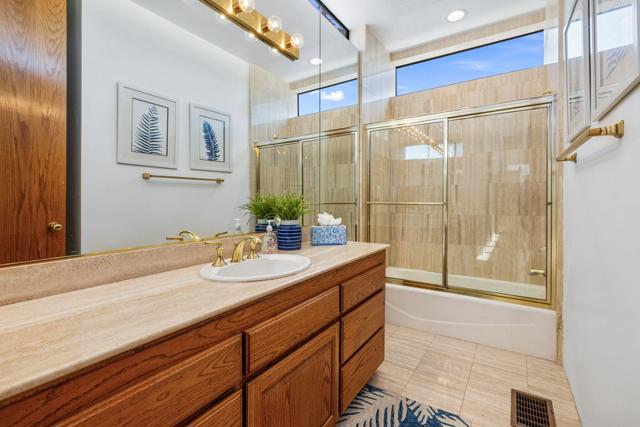 46220 Manitou Drive, Indian Wells CA: https://media.crmls.org/mediaz/3449bde3-54f2-402f-862f-8fc123b562f7.jpg