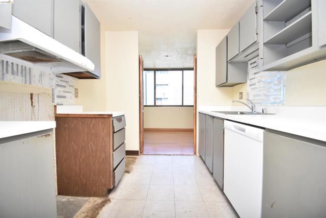 Image 12 of 22 For 555 Pierce St 1320