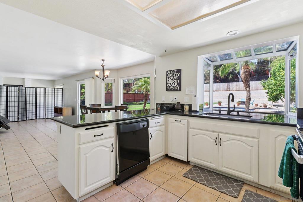 MLS #250035843SD img 22