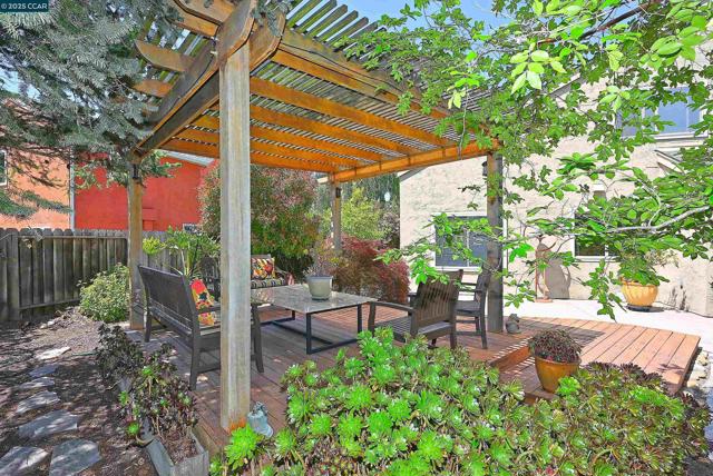 594 Morning Glory Dr, Benicia CA: https://media.crmls.org/mediaz/344b042f-ff48-4b0b-8abf-c89149357ada.jpg