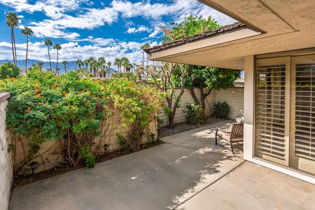 27 Cornell Drive, Rancho Mirage CA: https://media.crmls.org/mediaz/344b0cd3-a64c-4722-959a-bafb7a270d46.jpg