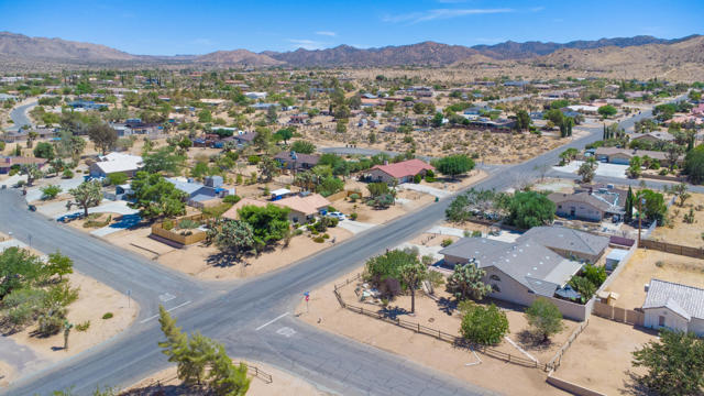 8582 Frontera Avenue, Yucca Valley CA: https://media.crmls.org/mediaz/344b46b4-99d2-4193-a56b-66df721b0e4e.jpg