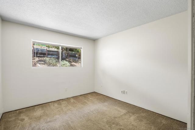 931 Rutgers Ave, Chula Vista CA: https://media.crmls.org/mediaz/344b4edf-a7ac-41e3-be2f-02a3c4c2721c.jpg