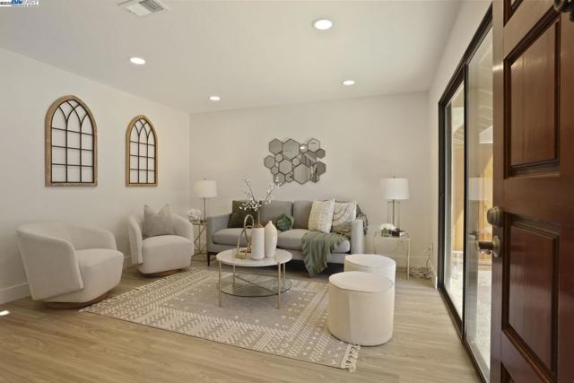 7650 Arbor Creek Cir, Dublin CA: https://media.crmls.org/mediaz/344ba453-4297-4e7b-9974-04866021144a.jpg