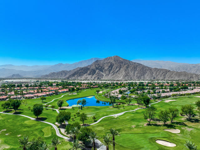 50640 Mandarina, La Quinta CA: https://media.crmls.org/mediaz/344bf8e3-b8b6-40e3-964e-b6f5931ea823.jpg