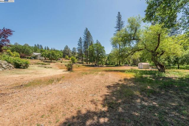 31 Rocky Road, Weaverville CA: https://media.crmls.org/mediaz/344c4664-6e90-4c83-910d-ae0da661eb14.jpg