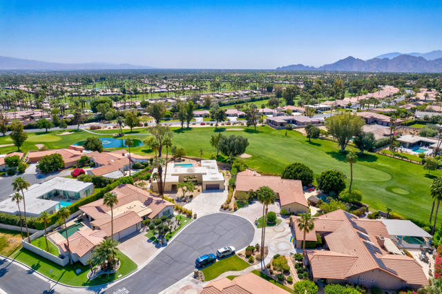 39060 Kilimanjaro Court, Palm Desert CA: https://media.crmls.org/mediaz/344c53b7-bef9-4542-b541-b9c136bd43ed.jpg