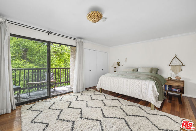 2412 Ocean Avenue, Venice CA: https://media.crmls.org/mediaz/344d1246-1f6d-4e01-bea7-f1dd0e36f985.jpg