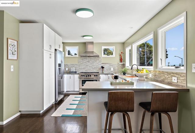 1000 Navellier St, El Cerrito CA: https://media.crmls.org/mediaz/344d4100-6d6f-4553-a067-10620ca72040.jpg