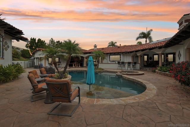 13371 Summit Cir, Poway CA: https://media.crmls.org/mediaz/344d67dd-eff2-441a-835f-1f0a4a15dfe5.jpg