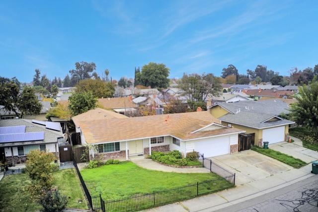 8734 Hermosa Court, Stockton CA: https://media.crmls.org/mediaz/344dcf3a-0483-48df-9f32-7cdc2392ee9a.jpg