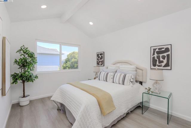 34724 Teal Cmn, Fremont CA: https://media.crmls.org/mediaz/344ddefb-950e-4755-8d8f-553f2b04061b.jpg