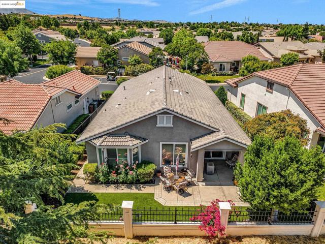 1185 BACCHINI LANE, Brentwood CA: https://media.crmls.org/mediaz/344e4210-40c5-4457-a86d-676d95d2f76b.jpg
