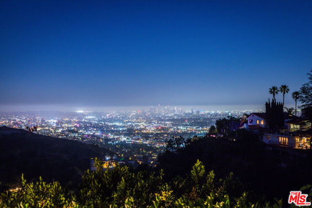 8149 Mannix Drive, Los Angeles CA: https://media.crmls.org/mediaz/344e5cdc-d1dd-428d-bc43-4526ca6bf5e6.jpg