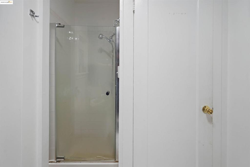 https://media.crmls.org/mediaz/344e5e62-7e72-4c03-bdaa-defeb8ad339c.jpg?preset=X-Large