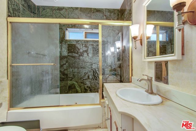 7231 Vanalden Avenue, Reseda CA: https://media.crmls.org/mediaz/344e9d85-8ab9-47fc-957d-73b6031c3d1d.jpg