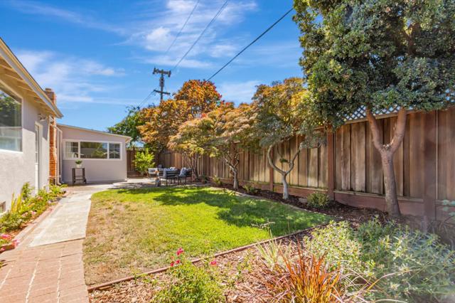 1040 Linda Drive, Campbell CA: https://media.crmls.org/mediaz/344f5164-93fd-4b47-b5f0-75bbcf906ff0.jpg