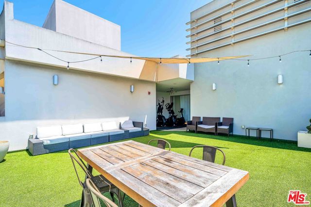 1260 S Corning Street, Los Angeles CA: https://media.crmls.org/mediaz/34501c25-4413-49b0-975c-3effe4cfd85a.jpg