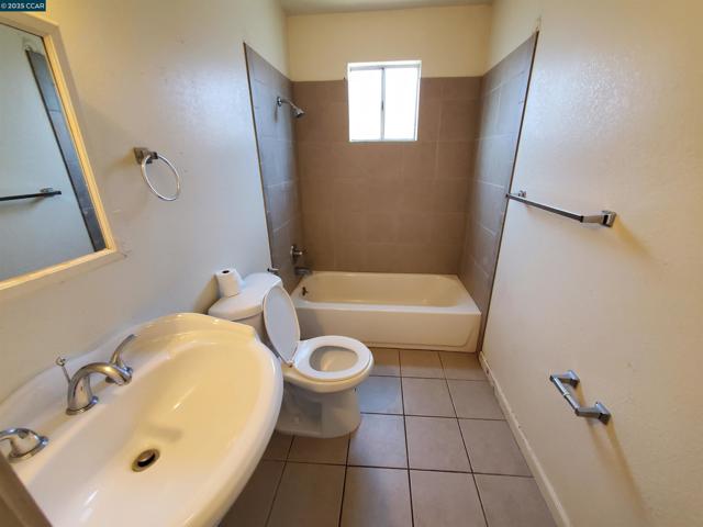 766 38Th St, Richmond CA: https://media.crmls.org/mediaz/34503830-a85c-4cfa-83a1-fc881edd50a8.jpg