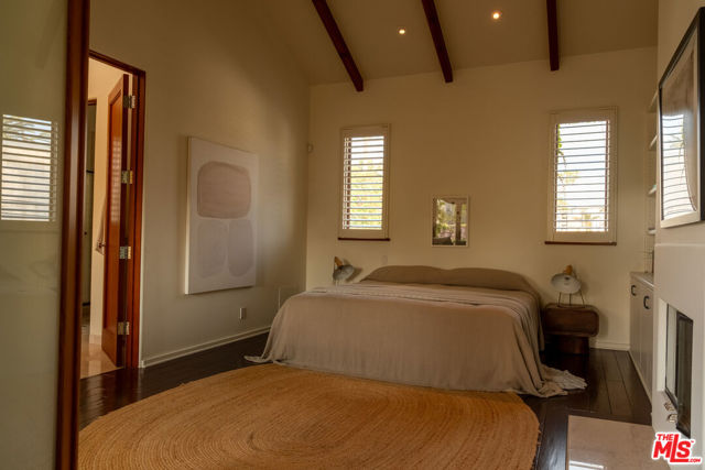 416 Carroll Canal, Venice CA: https://media.crmls.org/mediaz/3450700b-540a-47ca-8917-583325c3282b.jpg
