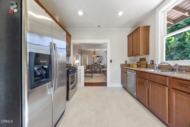 975 N Mentor Avenue, Pasadena CA: https://media.crmls.org/mediaz/34508a2c-07a6-4674-83de-eaa465f0b8fb.jpg