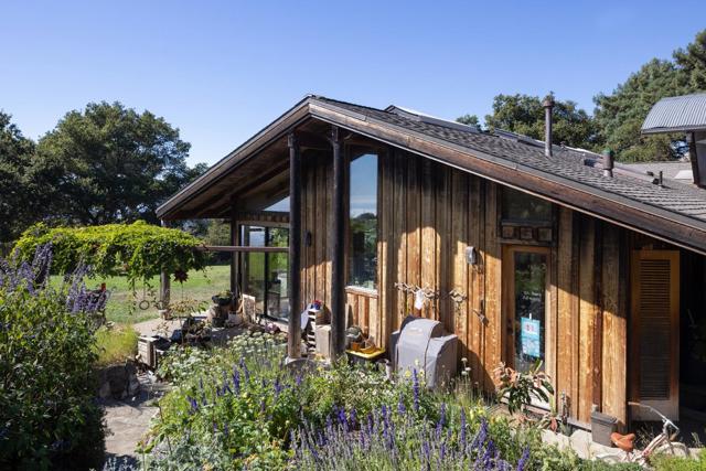 47320 Highway 1, Big Sur CA: https://media.crmls.org/mediaz/345186d2-6779-4709-a1e0-2a25fb6d8f22.jpg