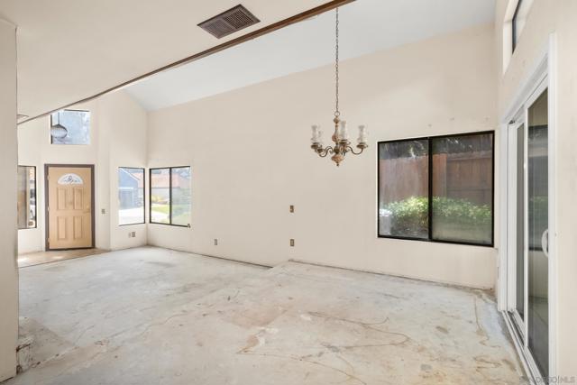 2818 Forest View Way, Carlsbad CA: https://media.crmls.org/mediaz/34519bd6-8cdd-45e2-91bf-f67bebd51fb9.jpg