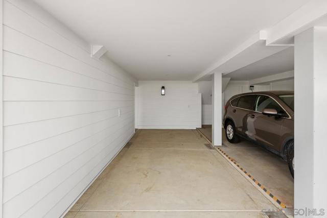 551 Orange Ave, Coronado CA: https://media.crmls.org/mediaz/3451a7e6-b6df-4653-86e3-947137f98273.jpg