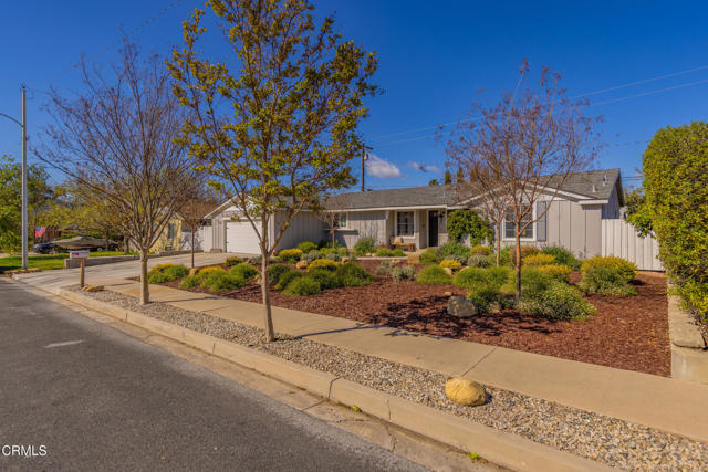 1009 Grandview Avenue, Ojai CA: https://media.crmls.org/mediaz/3452006a-46e6-4813-a9a3-07b63c79d005.jpg