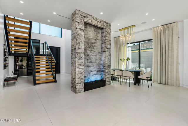 829 Flower Avenue, Venice CA: https://media.crmls.org/mediaz/34526387-93fe-4abc-a332-c71feaf1e35b.jpg