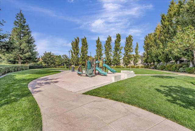 165 W Questa Trail, Tracy CA: https://media.crmls.org/mediaz/3452d2bd-ba0f-4573-a0d8-34b123104896.jpg
