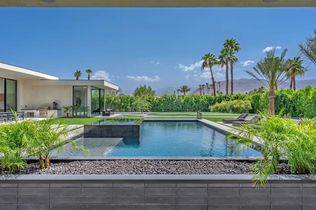 7 Makena Lane, Rancho Mirage CA: https://media.crmls.org/mediaz/34535722-2c9b-4ba2-bfb4-ca2902c4bce7.jpg