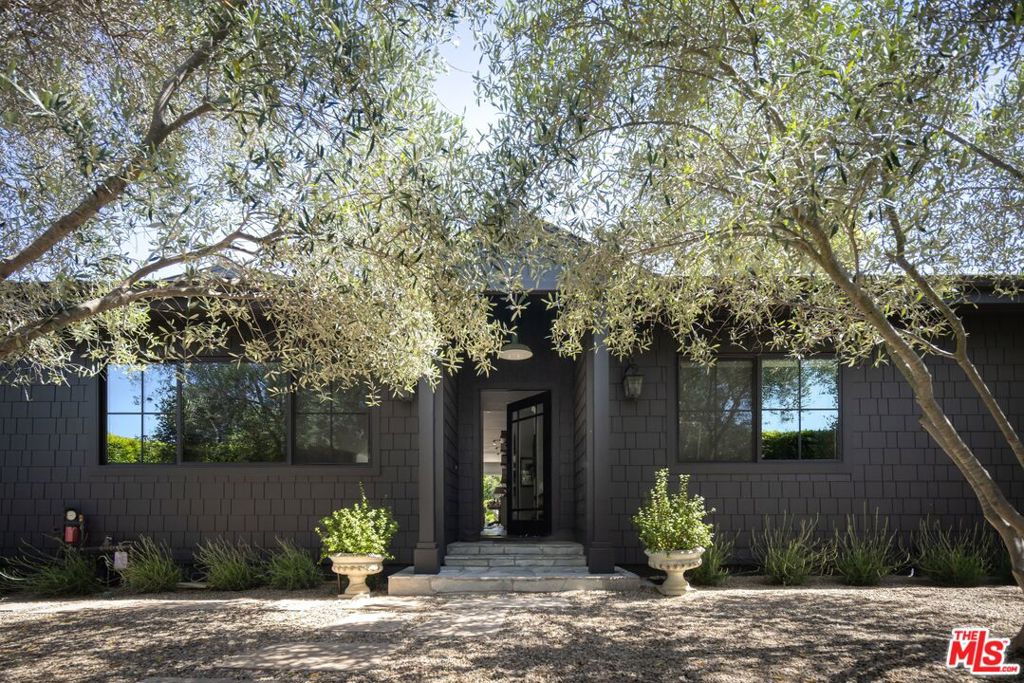 2724 Carmar Drive