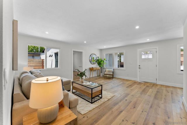 4316 Clairemont Dr, San Diego CA: https://media.crmls.org/mediaz/34541454-d6be-4627-bb70-9a1a0270edd7.jpg
