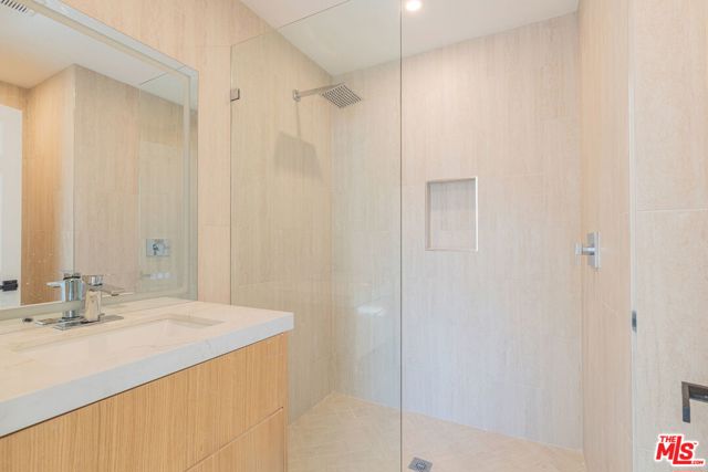 Image 33 of 44 For 70725 Ironwood Drive