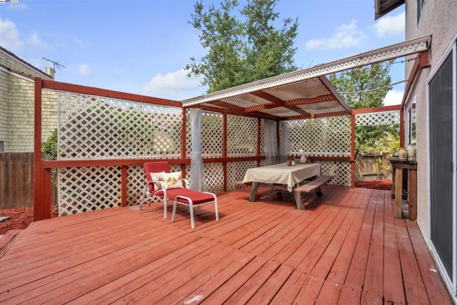 2380 Cabrillo Dr, Hayward CA: https://media.crmls.org/mediaz/34543dc9-91fd-48bd-8663-ceec71b56d53.jpg