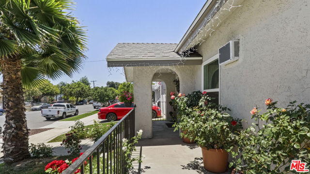 891 E 6th Street, Pomona CA: https://media.crmls.org/mediaz/3454877c-0137-4215-b794-1187b4bb2810.jpg