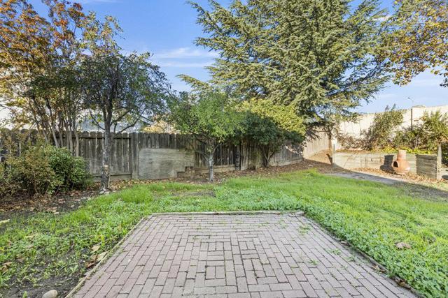 2199 Raleigh Circle, Hollister CA: https://media.crmls.org/mediaz/3454b268-7de2-4e7b-a859-9ec5a7592e29.jpg